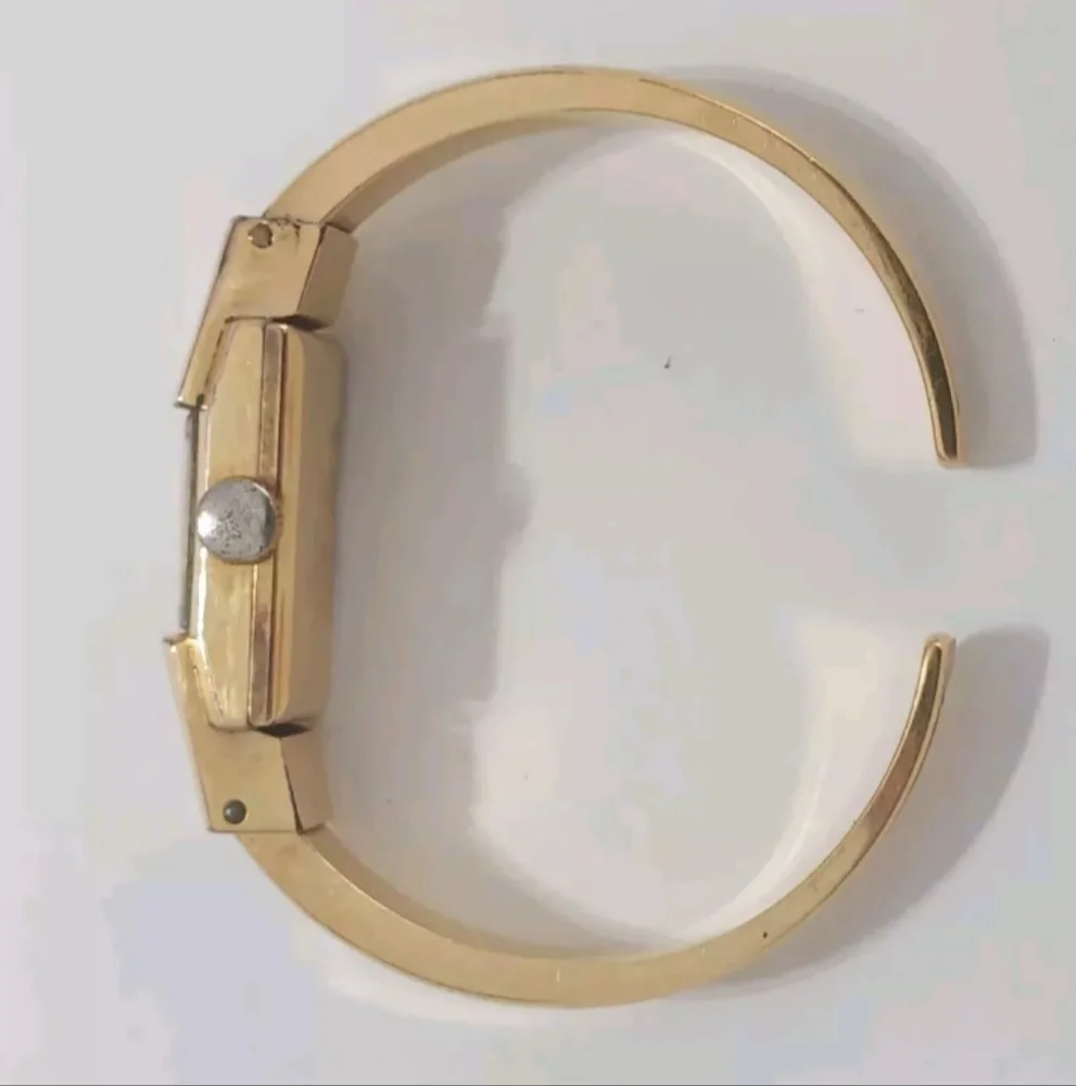 DULUX Vintage Women's Bracelet Wind-up Watch Plaque Or G 20 Microns.